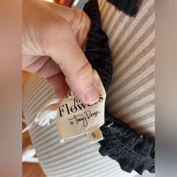 NWT black rutched and embroidered top size small - Picture 8 of 11